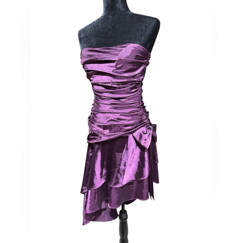 Elegant Purple Strapless 90’s style Dress - Picture 2 of 7